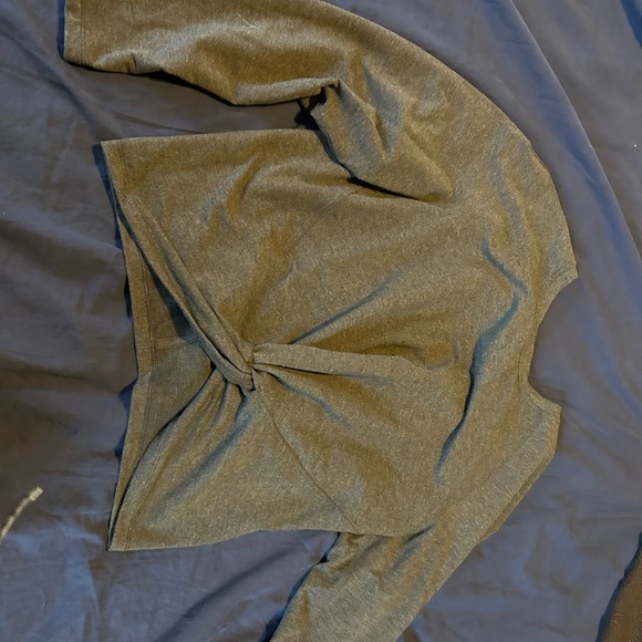 Women’s lululemon knot front crew neck size 8 in grey - Picture 1 of 3